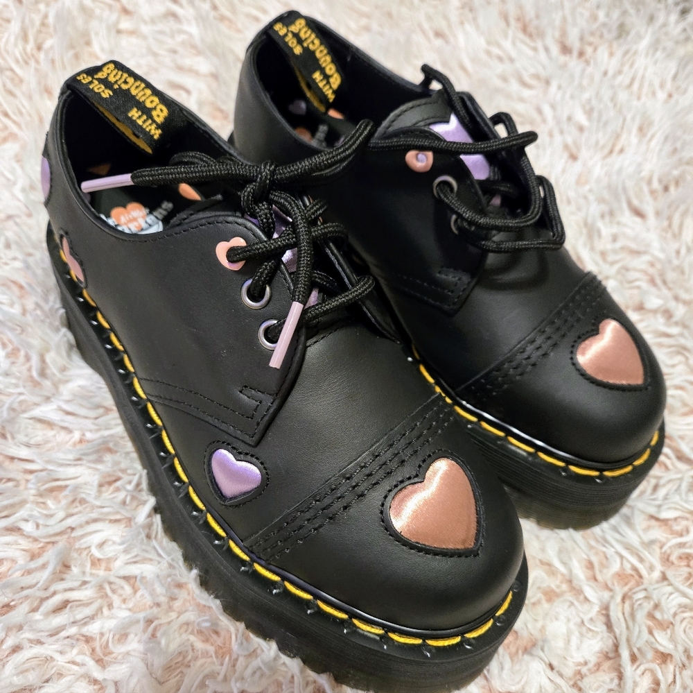 🩷NWT Double Sole Sinclair Satin Heart Doc Martin Shoes